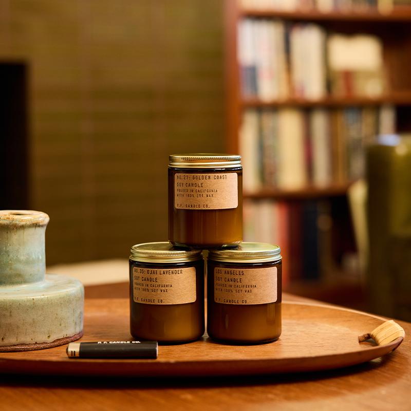 Bougie en cire de soja sans paraffine au parfum de figue et de vanille Bougie en cire de soja sans paraffine au parfum de figue et de vanille