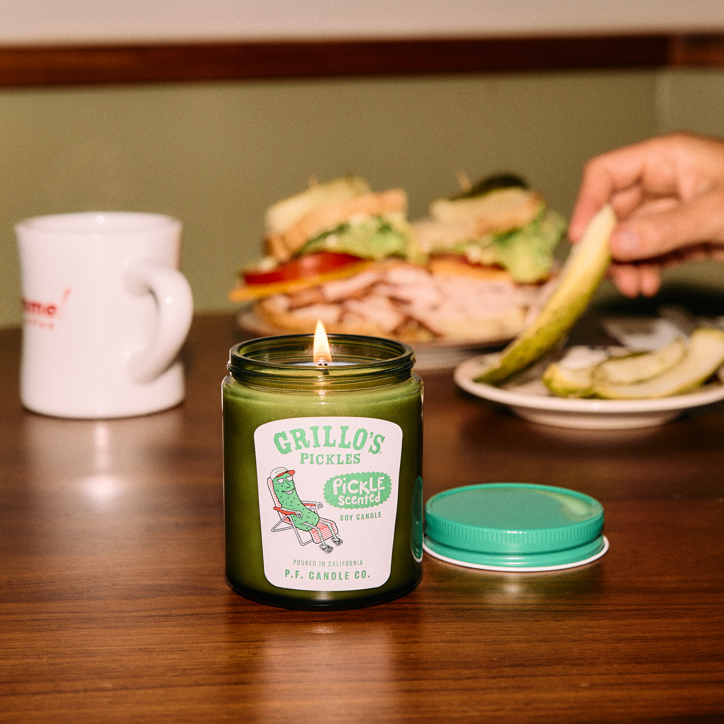 grillos pickles candle life style